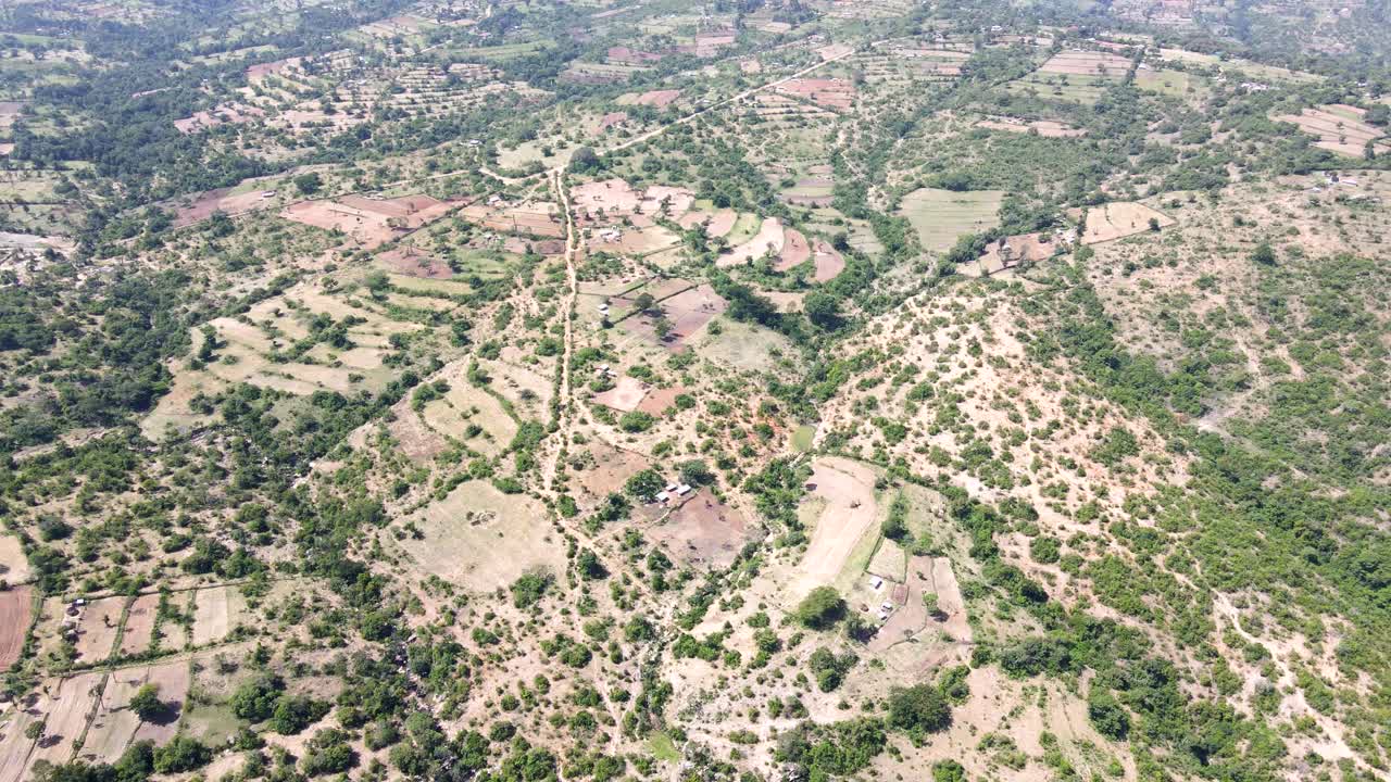 drone view of west pokot, north rift -kenia -:temporada de lluvia verde en las partes secas del norte de kenia