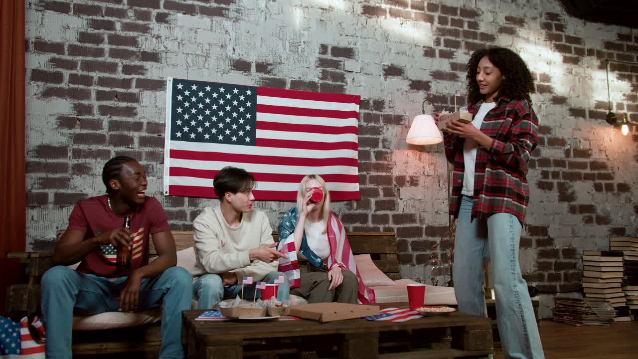 amigos celebrando el 4 de julio.