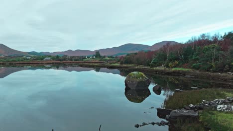 Drohnenlandschaft-Sneem-Ring-Of-Kerry-Kurz-Nach-Sonnenaufgang-An-Einem-Herbstmorgen