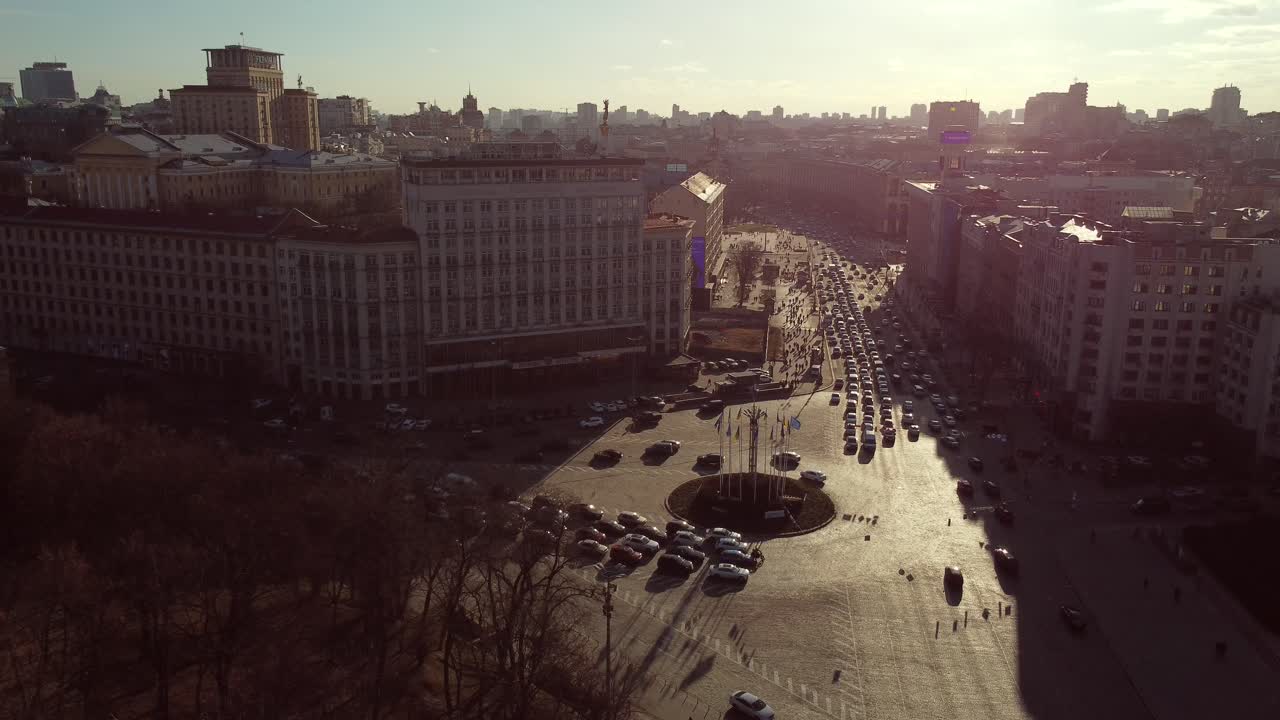 vista de la calle central de kiev - khreshchatyk - desde la plaza de la independencia.