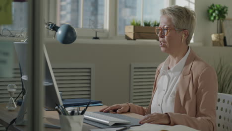 woman in office working on a computer