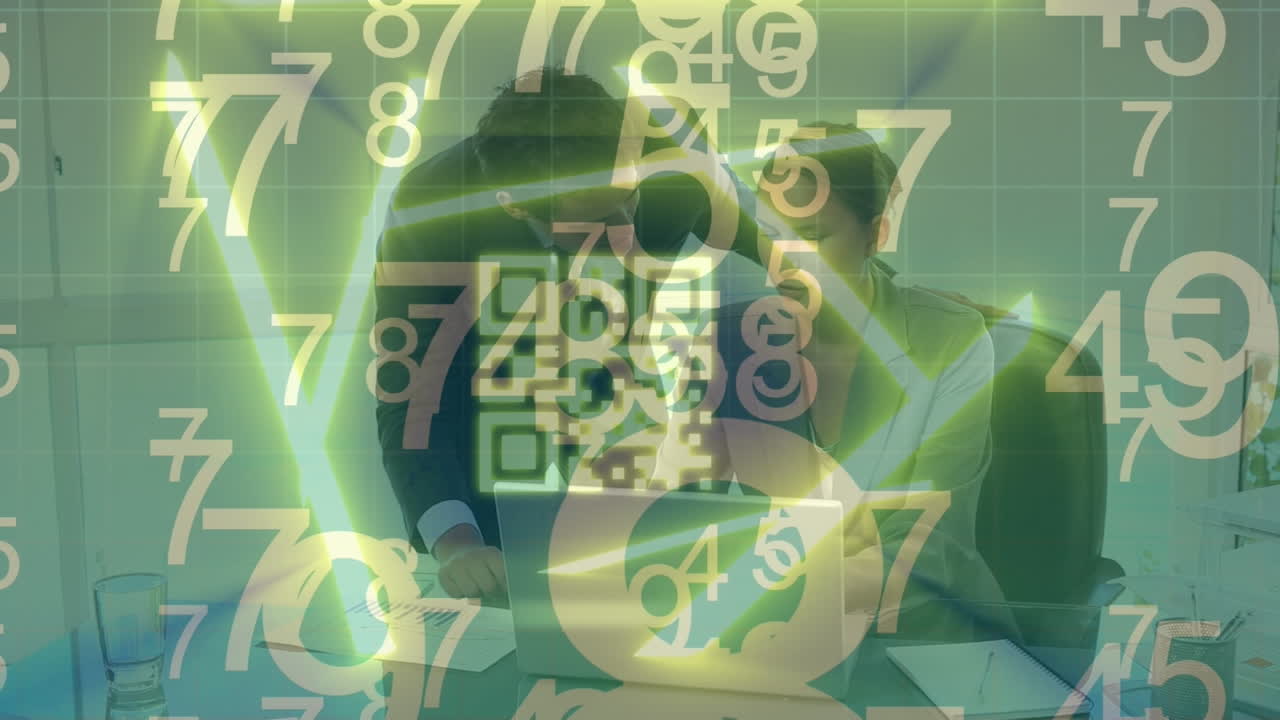 코카시안 사업가와 사업가 여성이 토론하는 qr 코드와 번호를 바꾸는 애니메이션