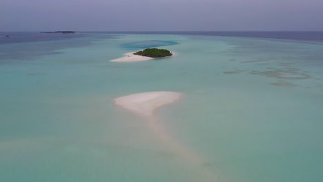 vista aérea de la isla natural aislada, maldivas