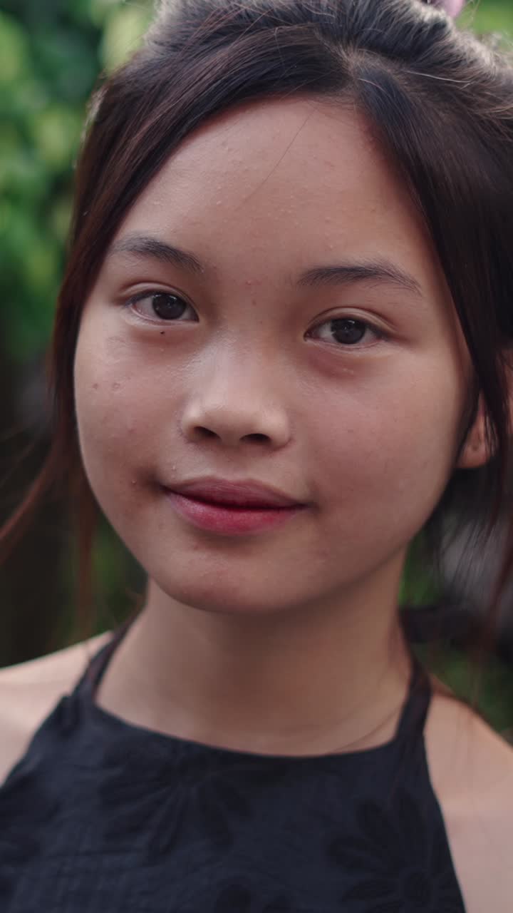 Retrato de joven mujer asiática