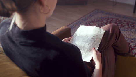 woman reading a handwritten letter