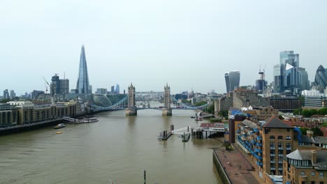 Arquitectura-Neogótica-Del-Tower-Bridge-En-Londres,-Reino-Unido.