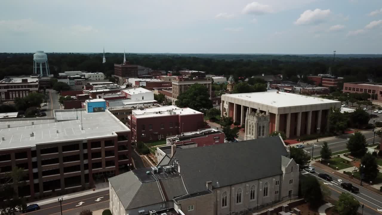 sobrevuelo aéreo muy por encima de concord carolina del norte
