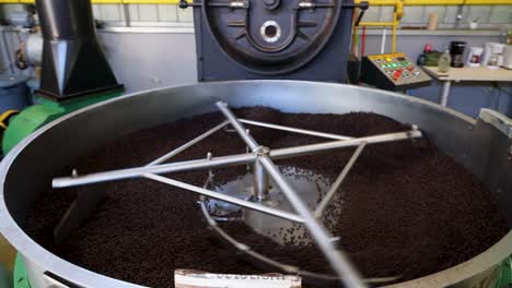 roasting coffee bean in a drying cycle