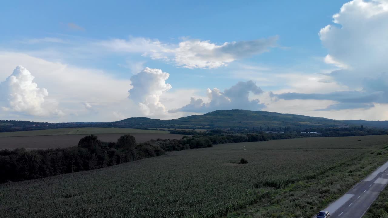 농지로 둘러싸인 도로 및 자동차 통행-3