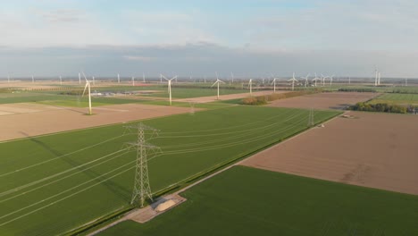 Vasto-Paisaje-Agrícola-Con-Molinos-De-Viento-En-Flevoland,-Países-Bajos