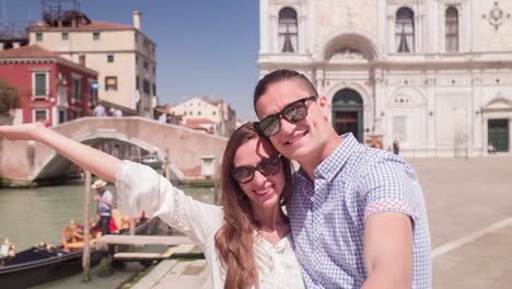 couple taking a selfie in venice, italy