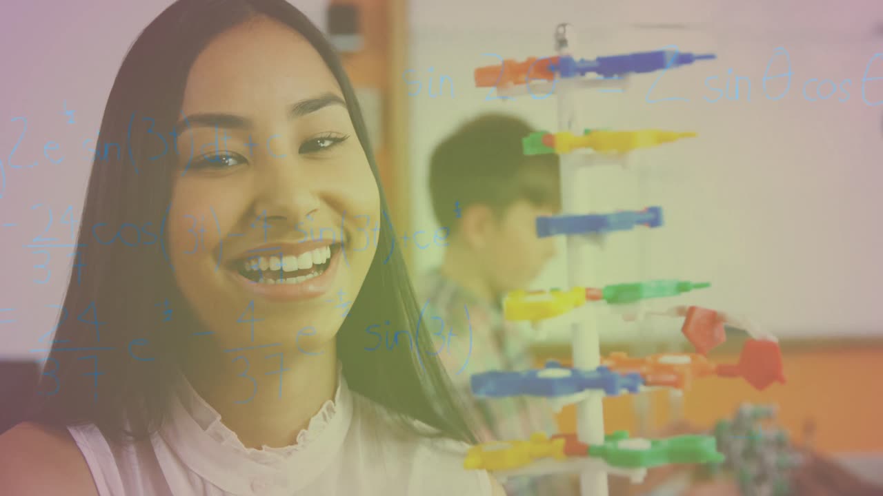 animación de ecuaciones matemáticas sobre mujer biracial con modelo en el laboratorio