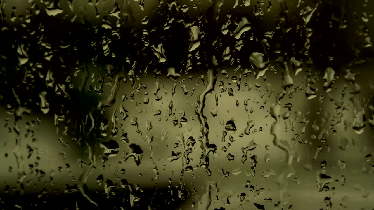 noche lluviosa afuera