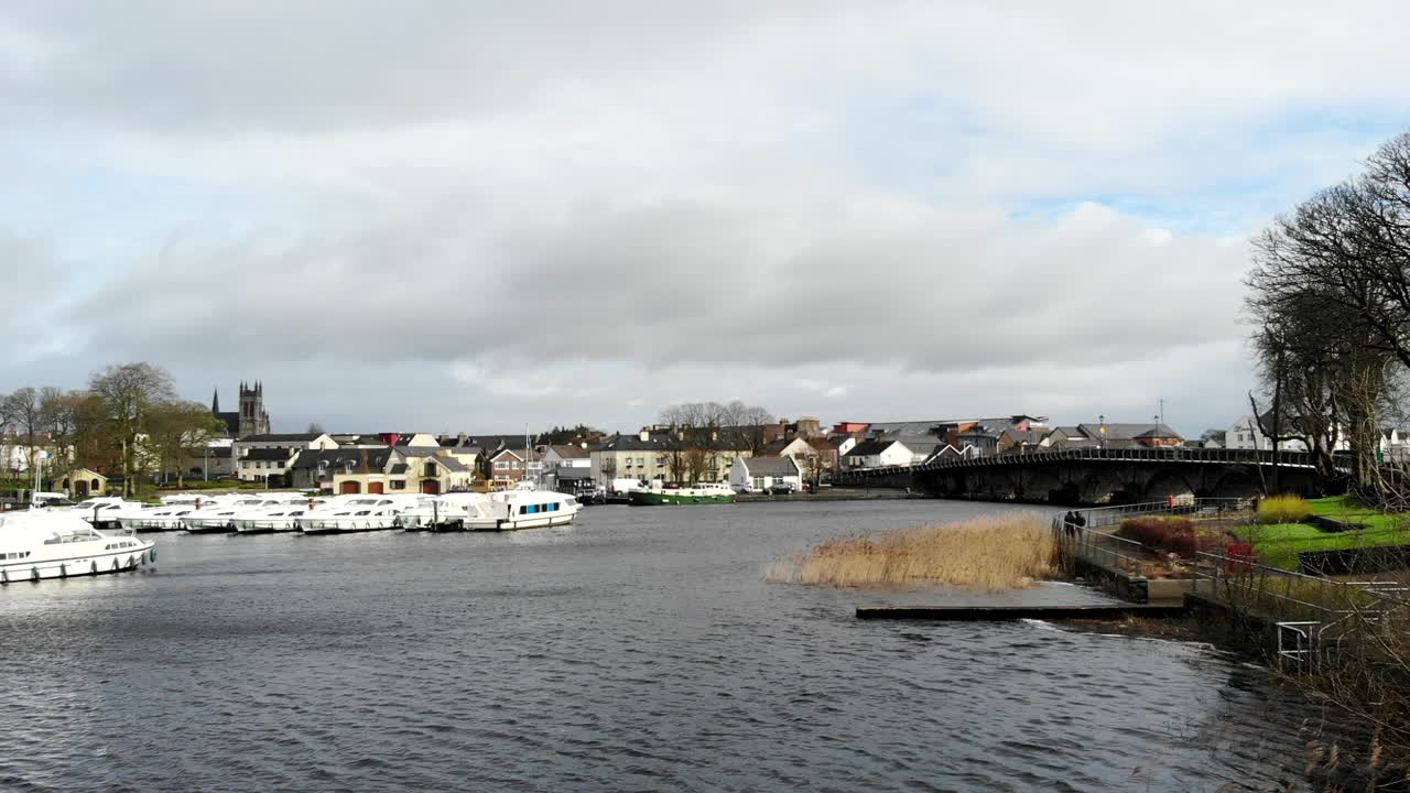 공중 - 작은 마을의 호숫가 전망