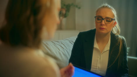 business-coach bietet tipps zur überwindung von geschäftskrisen