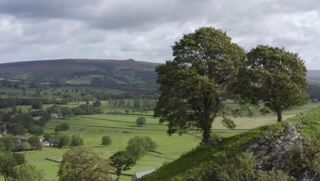 drone shot rising above mam tor 01