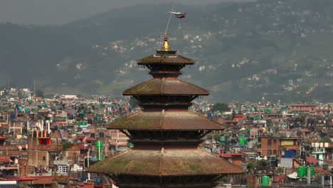 Templo-Nyatapole-Estilo-Pagoda-Nepal-Bhaktapur-Plaza-Durbar-Patrimonio-De-La-Humanidad-Por-La-Unesco,-Ciudad-Urbana,-Paisajes,-Bandera,-Religión,-Pacífico,-Templo-Sagrado,-Fe,-Turismo-En-Nepal,-Disparo-De-Drone-4k