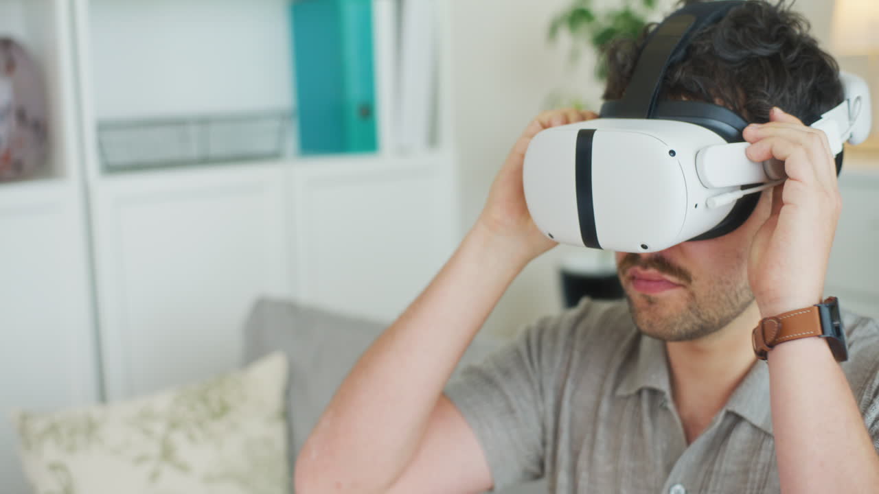 el hombre se pone gafas de vr y ai