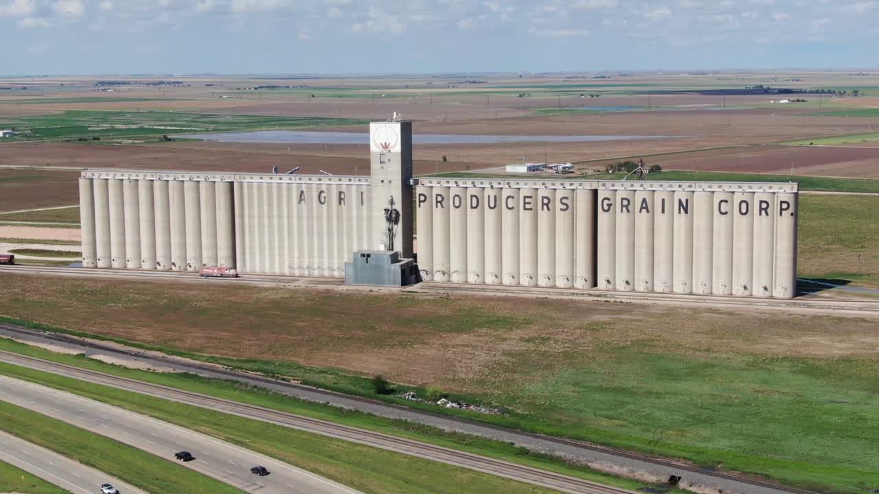 Massive grain silo just north of the city of Plainview, TX, dwarfs rail cars and other surrounding things.
