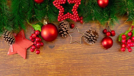animación de decoraciones navideñas sobre fondo de madera