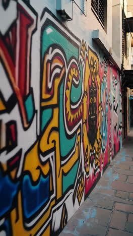 grafiti colorido en una pared de la ciudad