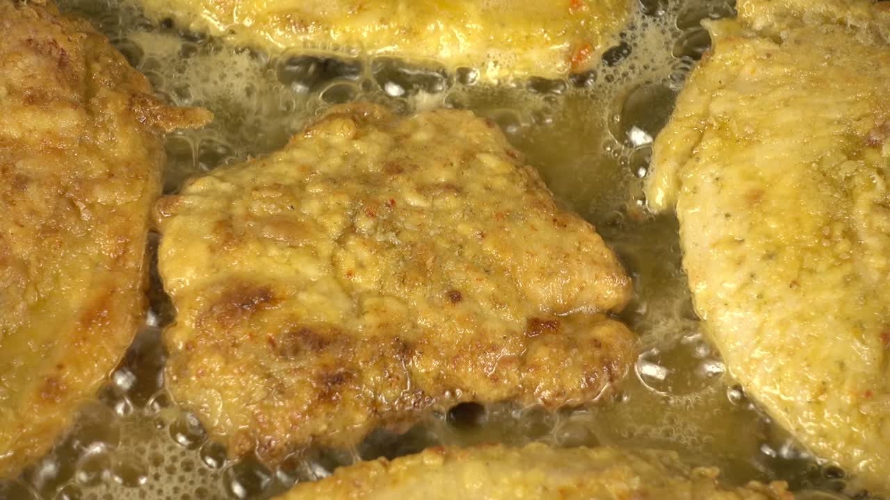 鋳鉄製フライパンでのチキンチョップ調理