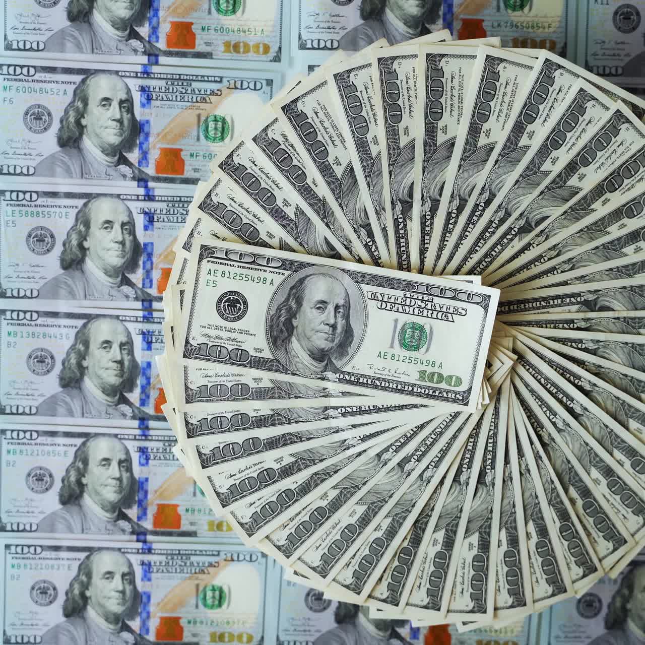 Circular Arrangement of One Hundred Dollar Bills