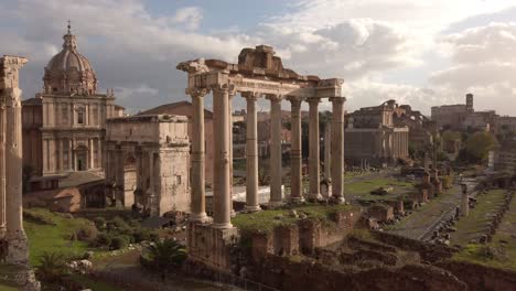 View-on-the-Roman-Forum-with-its-iconic-ruins-in-the-center-of-the-city-of-Rome,-capital-of-Italy