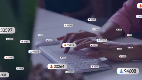 animación de iconos de redes sociales con números sobre mujer afroamericana escribiendo en el teclado