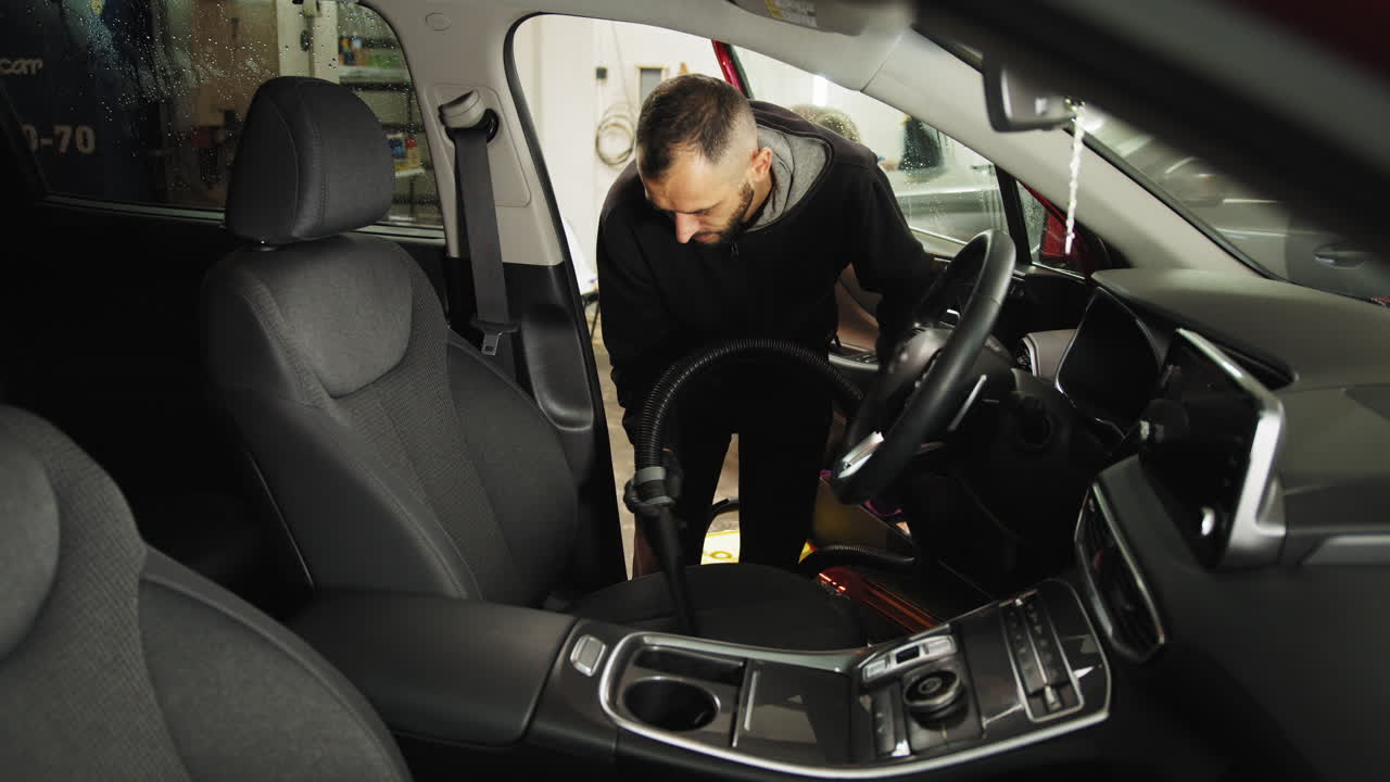 자동차 내부 진공청소