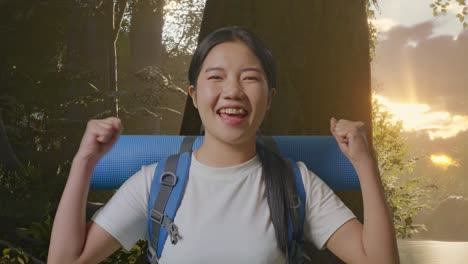 숲 속 의 행복 한 산책자