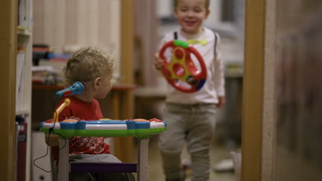 Jungen-Spielen