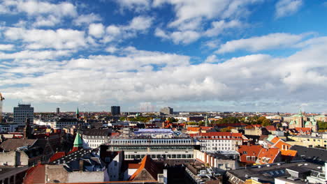 Zeitraffer-Der-Skyline-Von-Kopenhagen:-Herbsttag-Mit-Teilweise-Bewölktem-Himmel