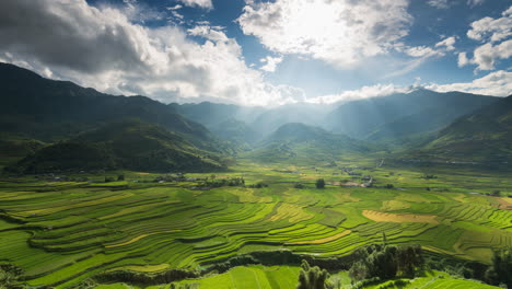 Hermosa-Escena-Del-Rayo-De-Sol-Sobre-La-Terraza-De-Arroz-De-Mu-Cang-Chai-En-Vietnam