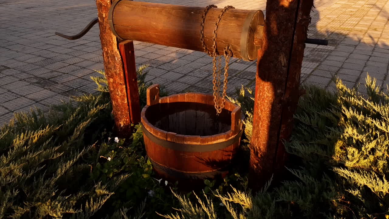 인조목조 우물. 외부 장식