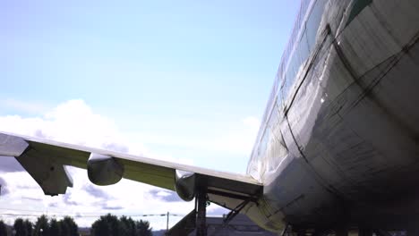 boeing 747 sentado en el aeropuerto