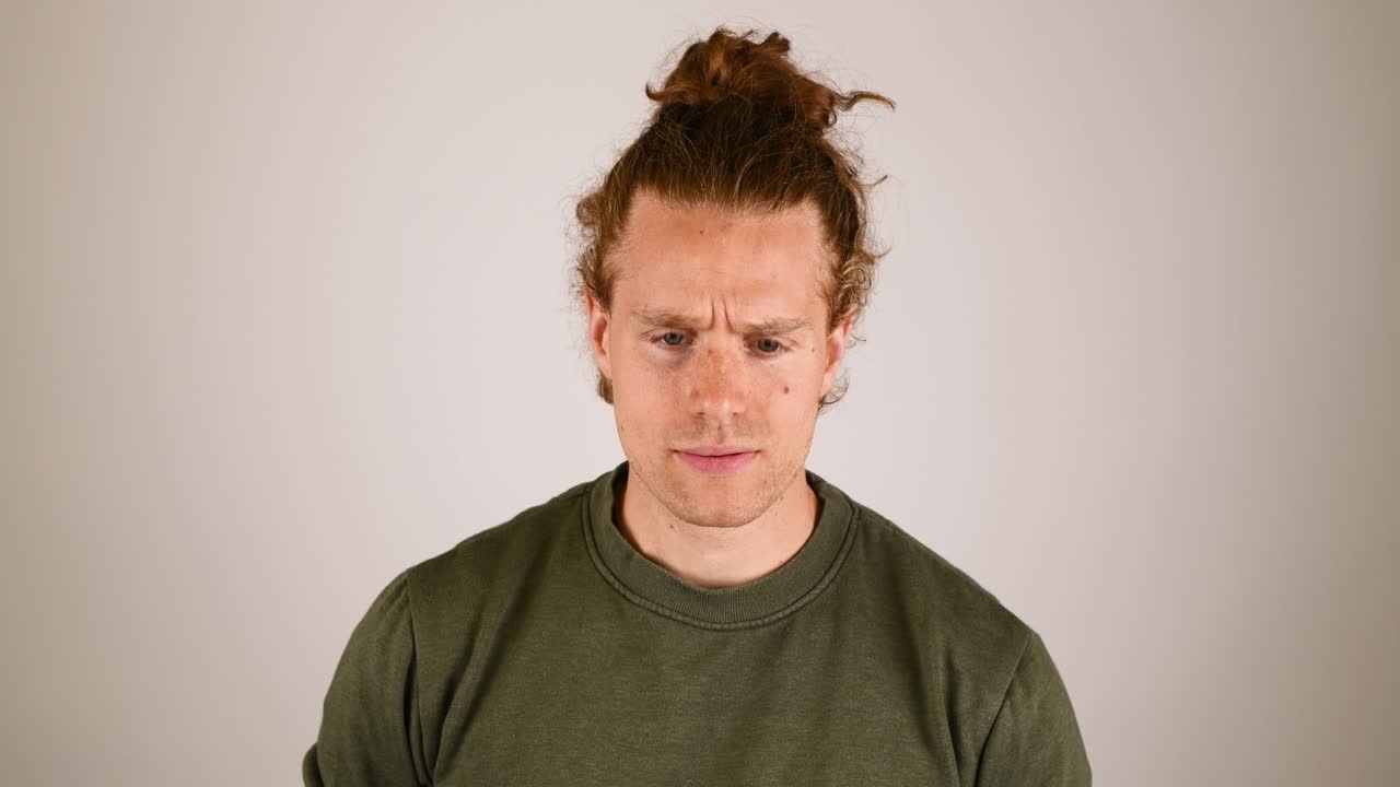 감정에 혼란스러워하는 남성과해야 할 일