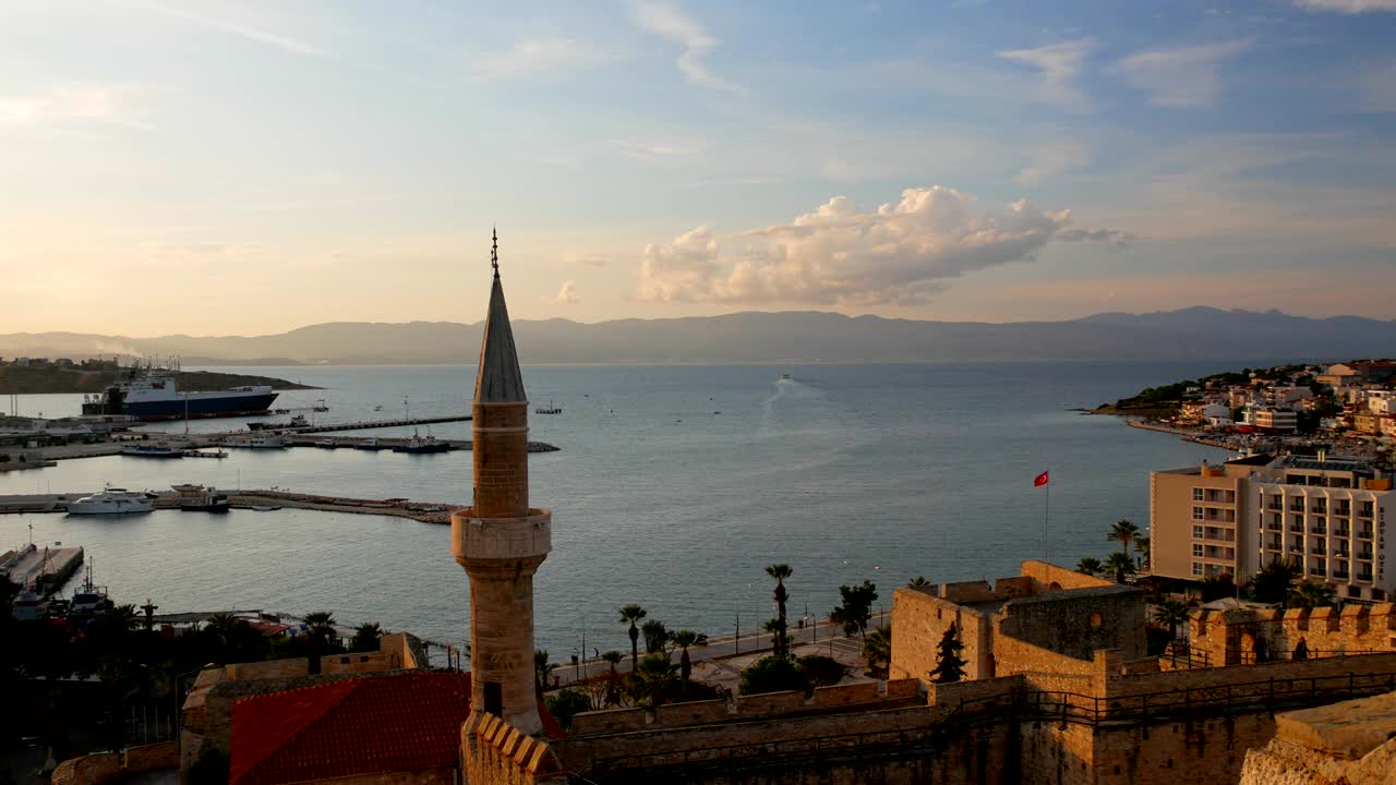 Çeşmen kaupunkinäkymä Çeşmen linnasta, Turkki