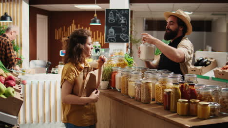 vendor informs client in bio food store