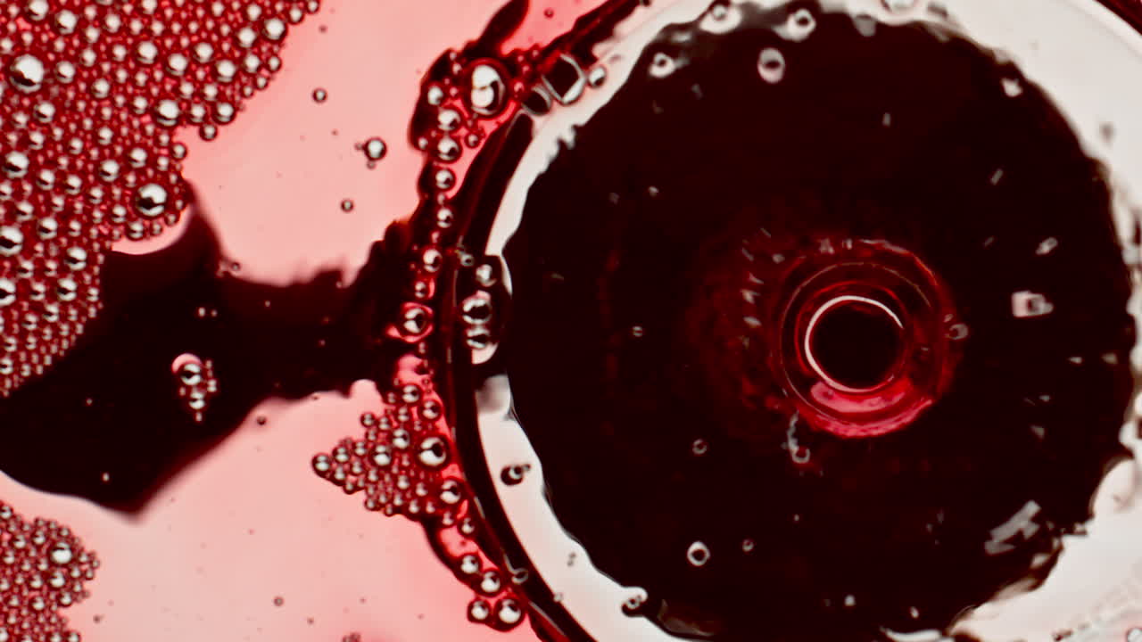 페인을 만드는 거품 그 바닥 뷰. 알코올 음료를 는 클로즈업