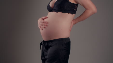 close up of pregnant womans stomach pain and skin tightness