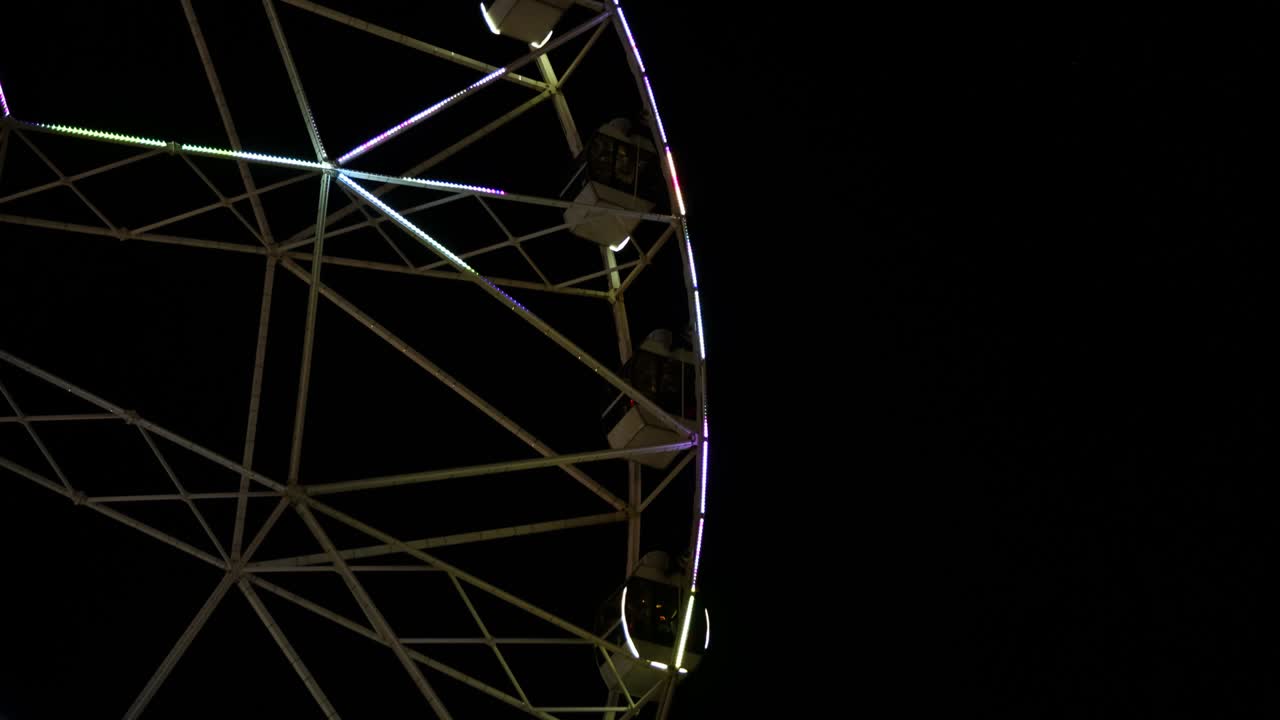 la rueda gigante por la noche