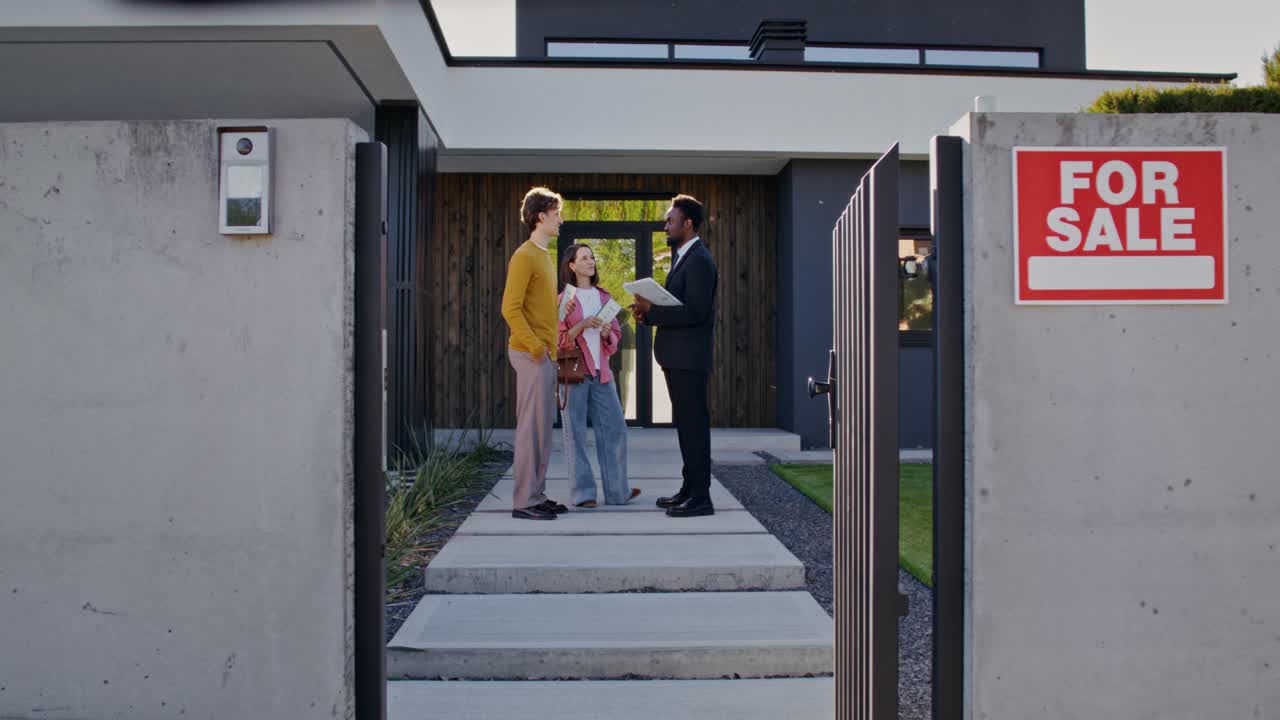 Home for sale with potential buyers and real estate agent