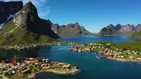 Reine-Lofoten-Es-Un-Archipiélago-En-El-Condado-De-Nordland,-Noruega.