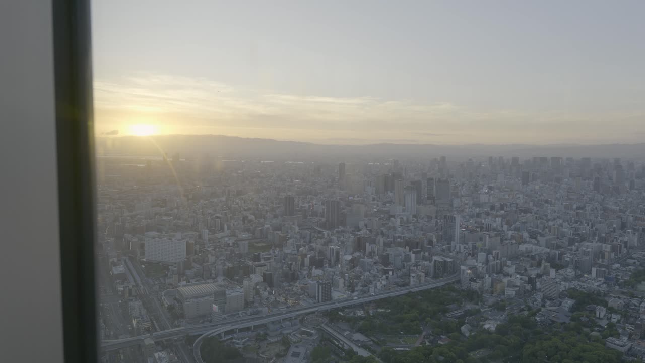 Vista do pôr do sol da paisagem urbana a partir do Abeno Harukas, Osaka, Japão