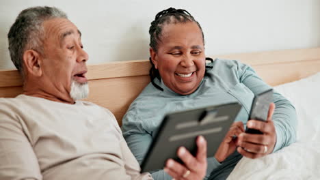 Feliz-Pareja-De-Ancianos,-Teléfono