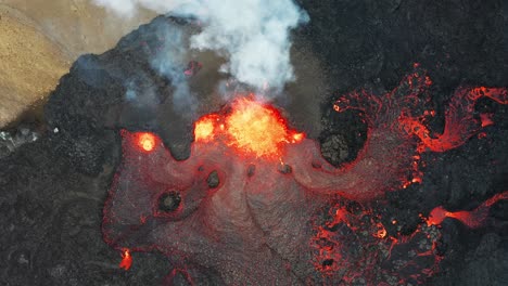 Volcán-Activo-En-Erupción-De-Lava-Y-Magma-En-Islandia