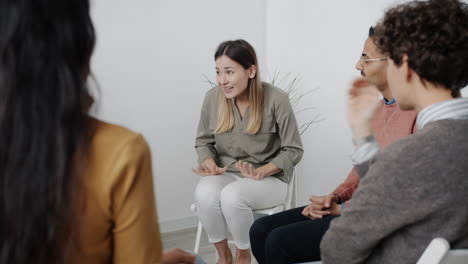 sesión de terapia en grupo
