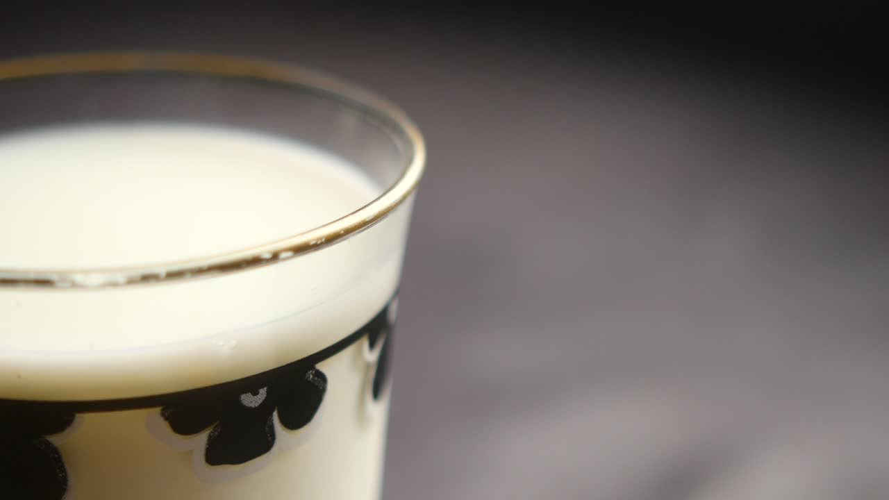 un vaso de leche