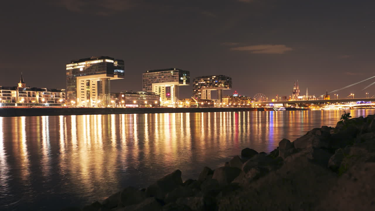 부드럽게 위로 움직이는 kranhäuser의 타임랩스